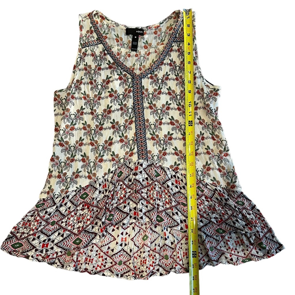 AQUA BOHO FLORAL TOP. SIZE M